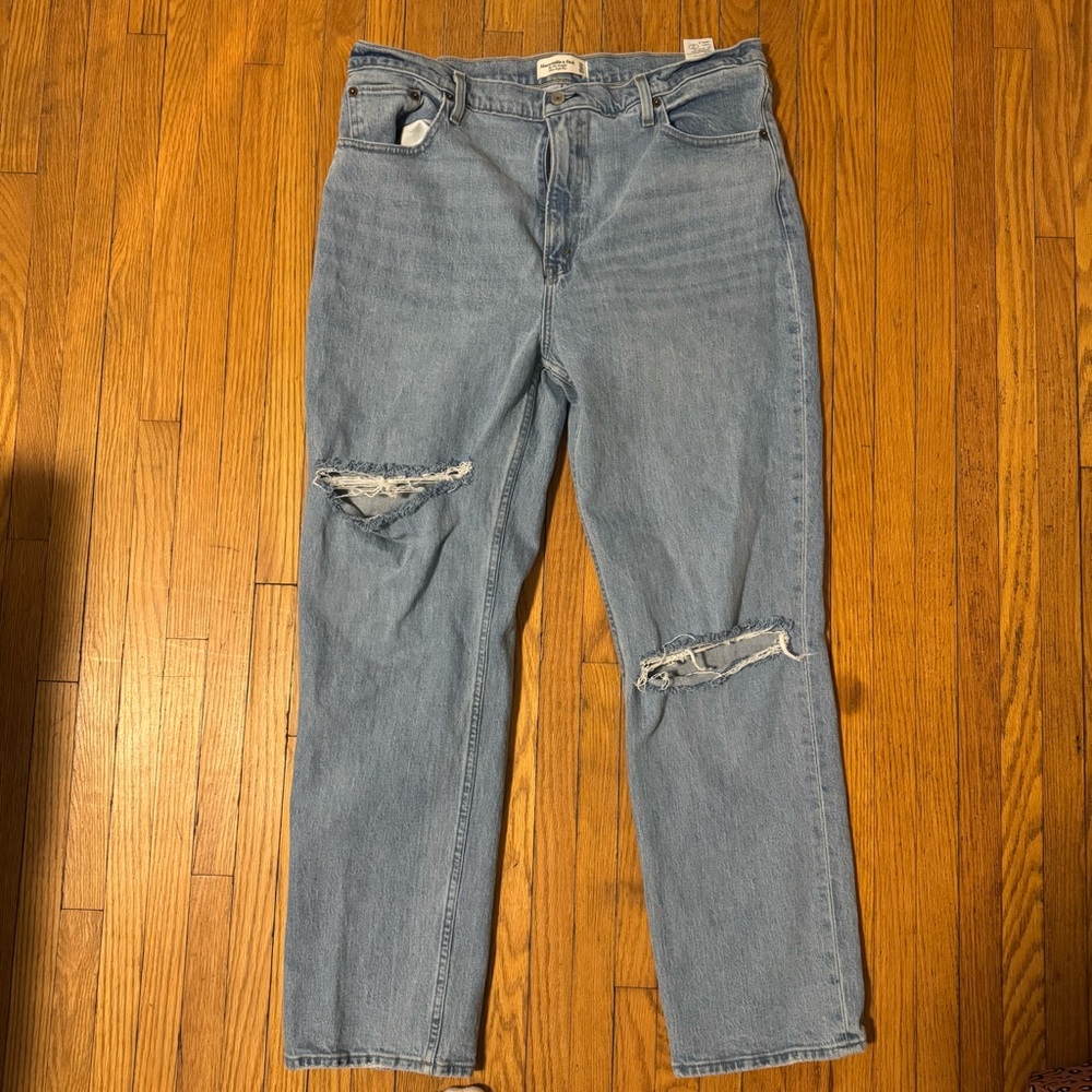Abercrombie & Fitch the 90s Straight Ultra High Rise Distressed Jeans - 33